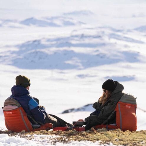 två personer använder Therm-a-Rest Trekker Chair