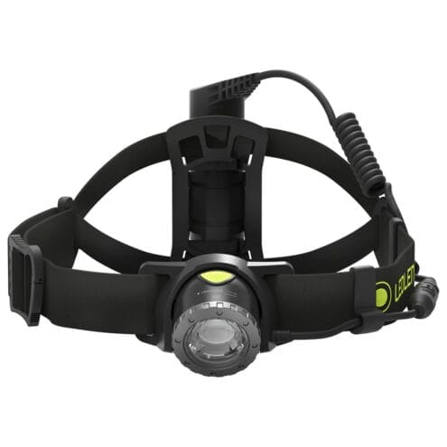Stark pannlampa från Ledlenser NEO10R i färgen svart.