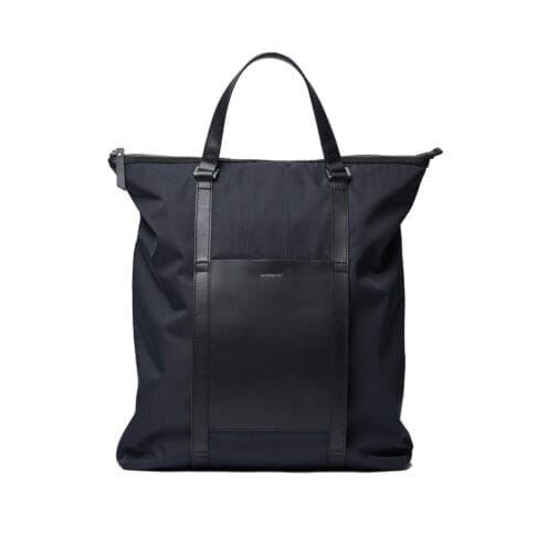 Ryggsäck och tote bag i svart från Sandqvist Marta.