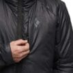 Närbild på Black Diamond Belay Parka varm vinterjacka