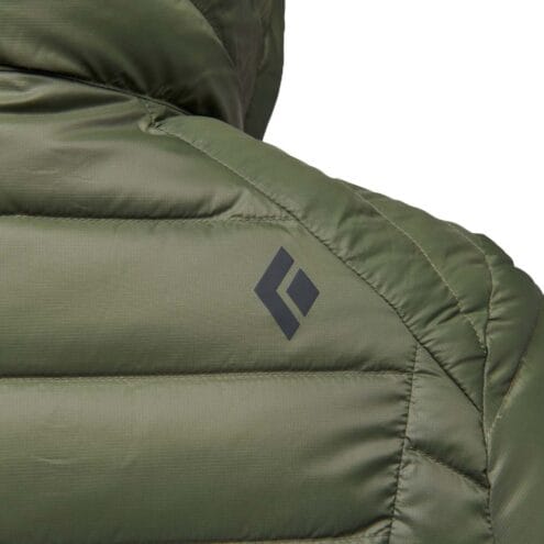 Närbild på logga av Access Full Length Down Parka - Women's WOMEN'S ACCESS FULL LENGTH DOWN PARKA