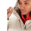 Närbild på luva av Guides Down Hoody