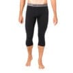 Man som bär trekvarsbyxor från super.natural base 3/4 tight.