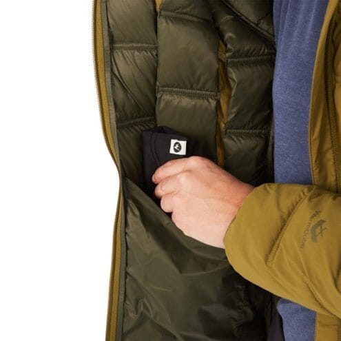 Närbild på WarmCube Active Novus från Marmot rörlig vinterjacka.