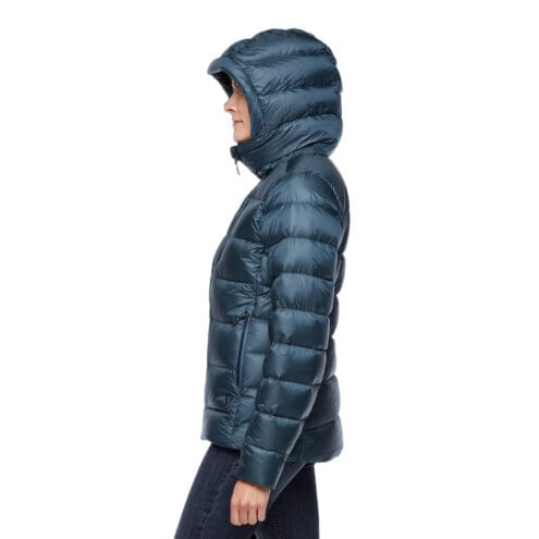 Black Diamond Vision Down Parka varm dunjacka (dam) från sidan på modell