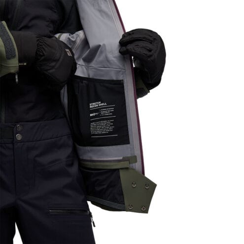 Närbild på insidan av skaljackan Recon Stretch Shell med smart förvaring.