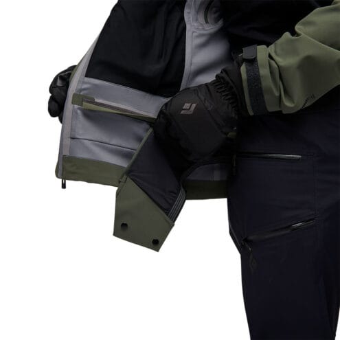 Goda förvaringsmöjligheter med Recon Stretch Shell från Black Diamond.