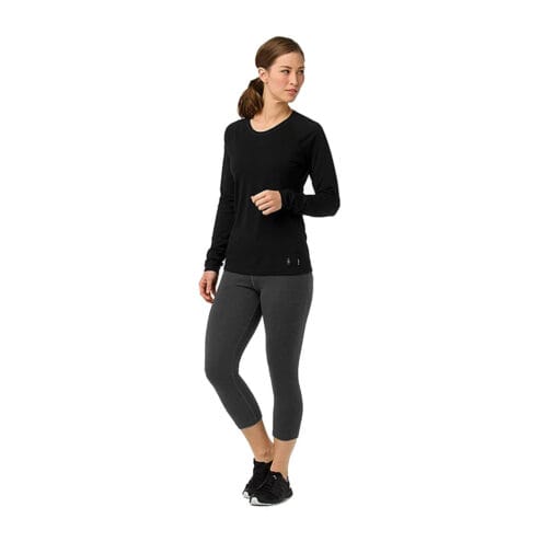 Kvinna som bär Merino 150 Base Layer från Smartwool.