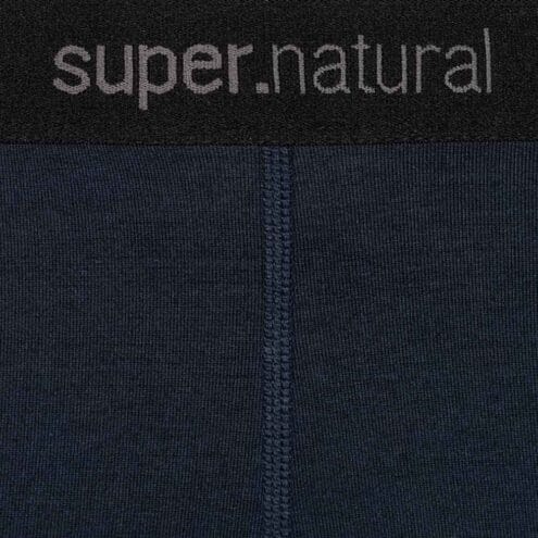 Närbild på Base 3/4 Tight 230 från super.natural och dess logga.