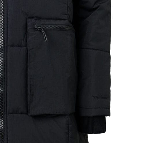 Närbild på Tretorn Padded Coat med rymlig ficka.