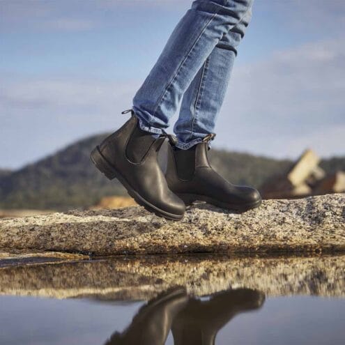 Person som bär snygga kängor från Blundstone 510