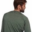 Närbild på rygg av MEN'S LIGHTWIRE LONG SLEEVE TECH TEE