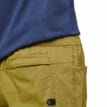 Närbild på bakficka av MEN'S NOTION PANTS