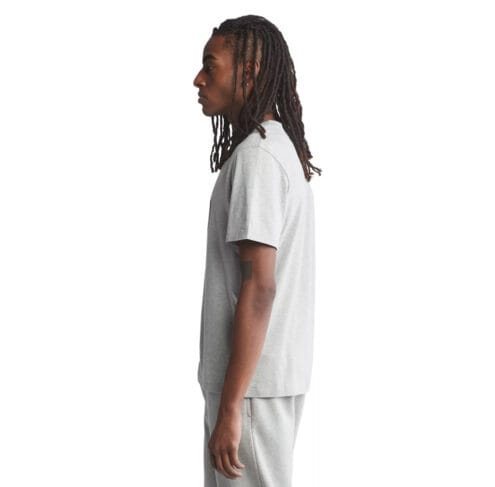 Tree Logo Short Sleeve Tee på modell från sidan