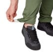 Närbild på dambyxor från Black Diamond Alpine Light Pants med dragsko.
