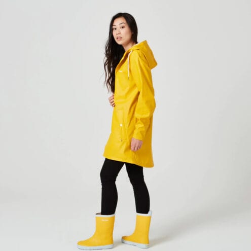 Modell i tretorn wings jacket från sidan