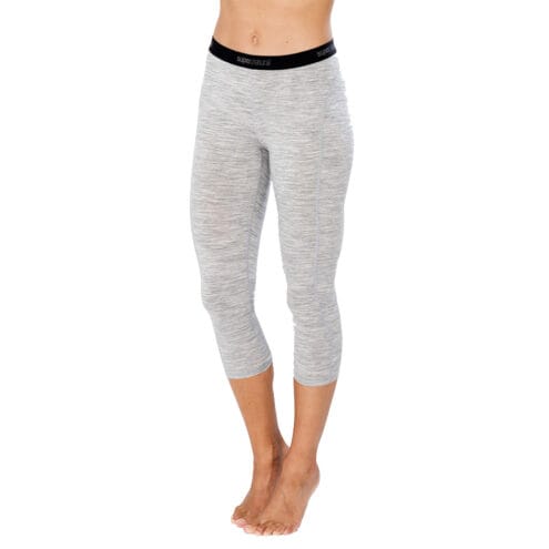 Kvinna som bär super.natural Base 3/4 Tight 175