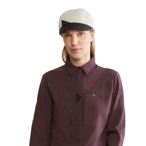 Klättermusen Garm LS Shirt långärmad skjorta (dam) på modell framifrån.