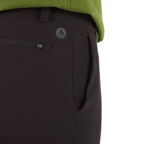 Närbild på Marmot Scree Short med rymliga fickor.
