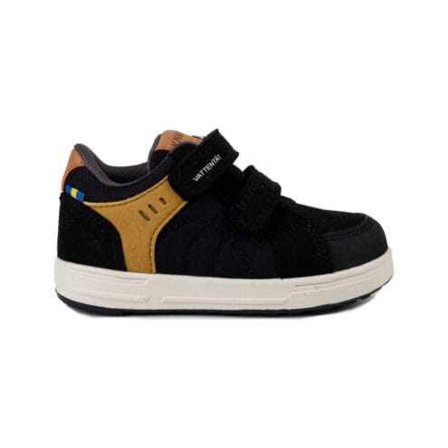 Svarta skor för barn från Kavat Svedby WP sneakers