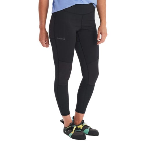 Kvinna som bär Marmot Women's Rock Haven Hybrid Tight framsida svart