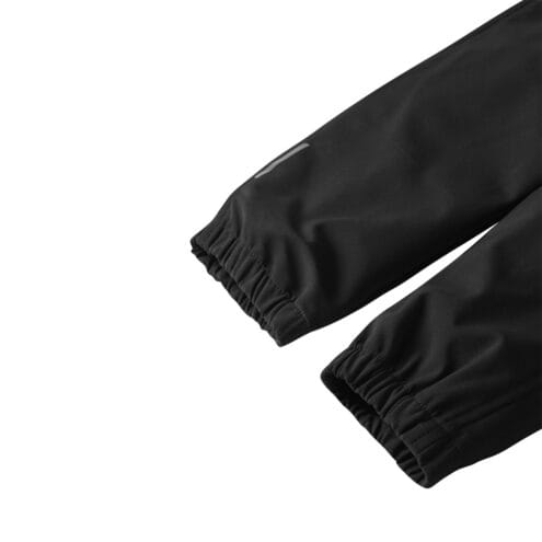 Närbild på mudd av Reima Kuori softshell byxor (barn)