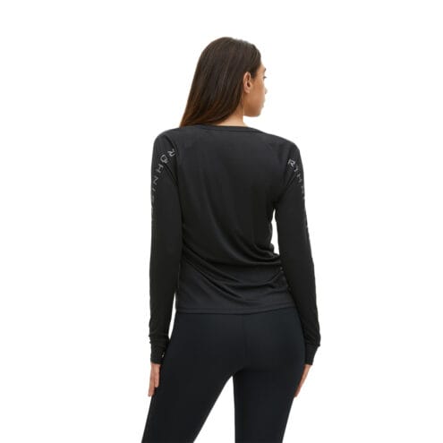 Active Logo Long Sleeve bakifrån på modell.