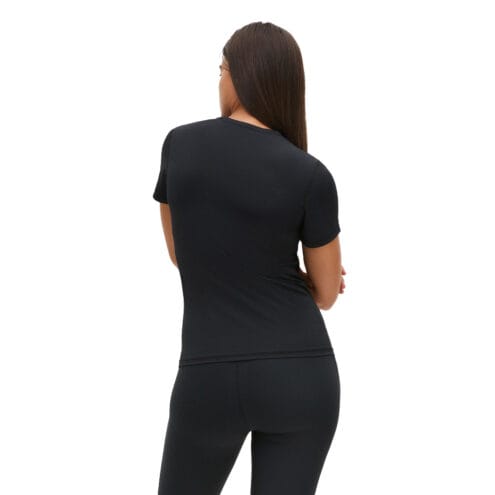 baksida av Jacquard Tee på modell