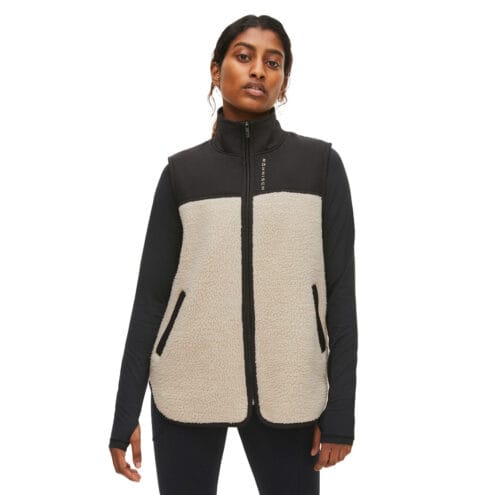 Phoebe Vest På en modell, halvkropp