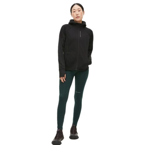 Helbild av Röhnisch Thermo Windstopper Jacket vindtät jacka (dam) på modell