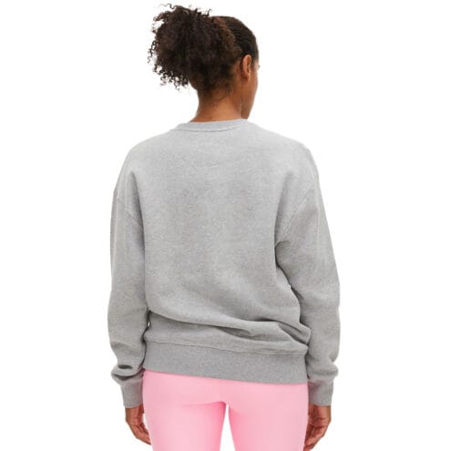 baksida av Röhnisch Elevate Sweatshirt (dam) på en modell