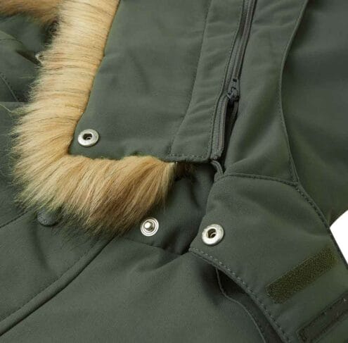 Närbild av knappar p¨å Reima Reimatec winter overall, Stavanger