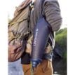 Person som bär LIFESTRAW PEAK GRAVITY 3 liter