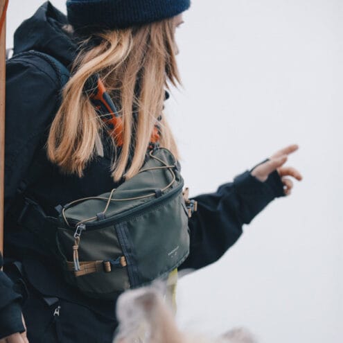 sandqvist ALLTERRAIN HIKE på en kvinnlig modell itomhus