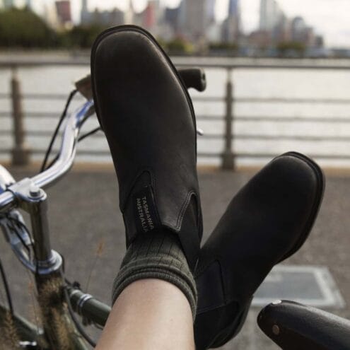 Blundstone 063 chelseas (unisex) på en modell
