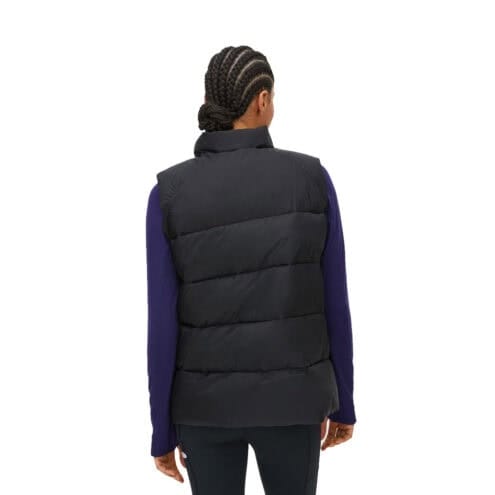 Saint Puffer Vest, Black på en modell bakifrån