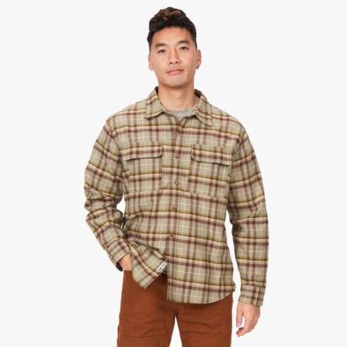 Marmot Doran Midweight Flannel LS på en modell med stängd knäppning