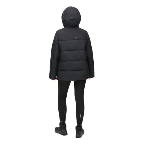 Röhnisch Suri Jacket vädertålig jacka (dam) på en modell bakifrån