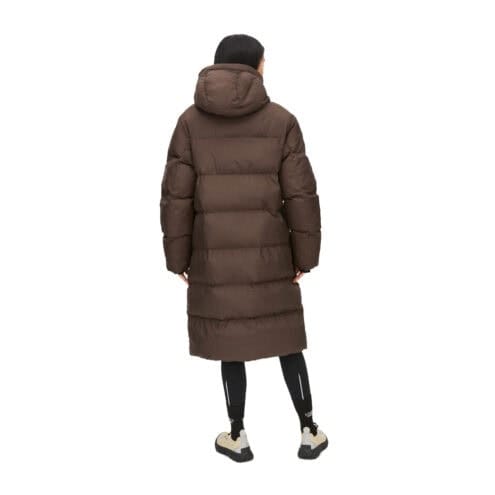 Röhnisch Reign Hood Coat, seal brown på en modell bakifrån