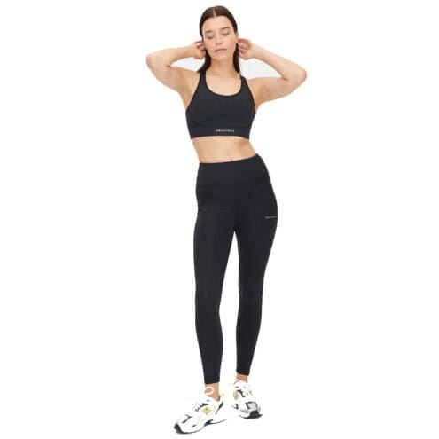 Röhnisch Flattering High Waist Tights, Black på en modell framifrån