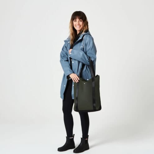 Tretorn Wings tote på en kvinnlig modell