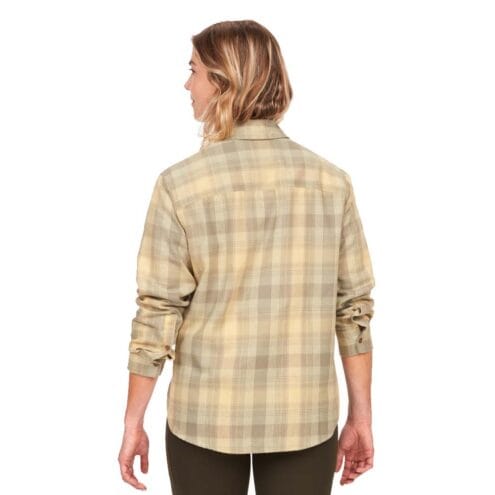 Wm Fairfax Lightweight Boyfriend Flannel på en modell som står med ryggen mot
