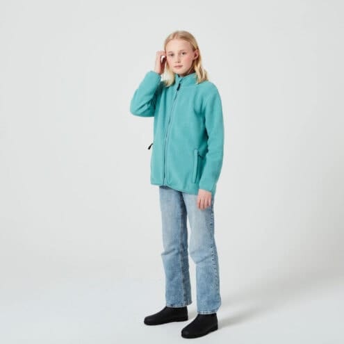 En flicka har på sig Tretorn Farhult Pile JR pilejacka (barn/junior)