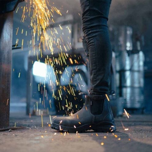 BLUNDSTONE 900 SERIES på modell som svetsar