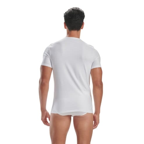Baksida på en Adidas Crew Neck T-shirt 2-pack som en modell bär