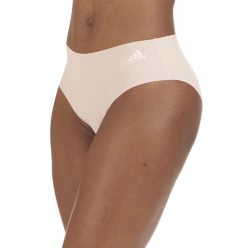 En modell bär Adidas Cheeky Hipster mikrofibertrosor (dam) i färgen peach whip