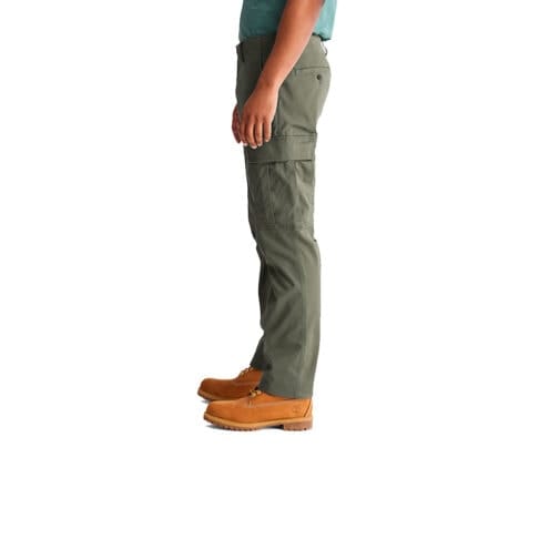Timberland Outdoor Cargo byxor (herr) på en modell