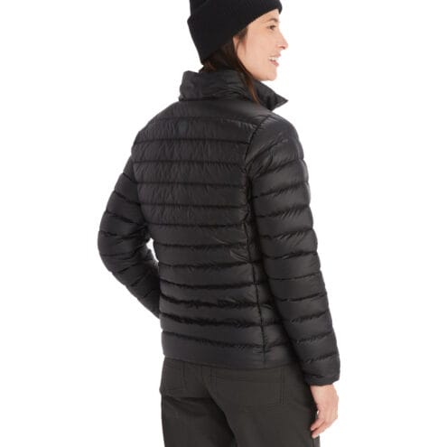 Marmot Highlander Jacket dunjacka (dam) på en modell som vänder ryggen mot kameran