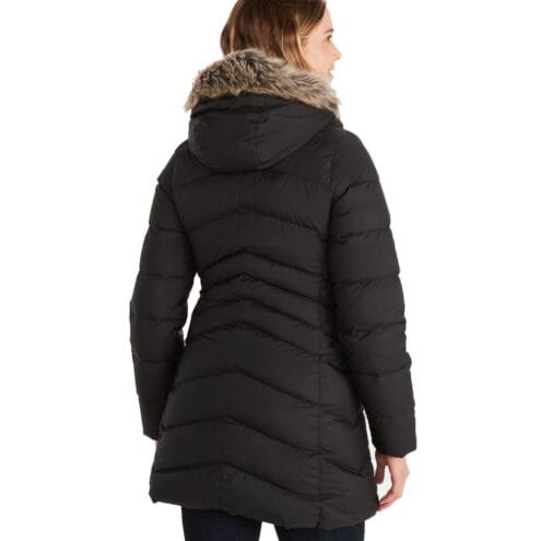 Marmot Montreal Coat (dam) på en modell som vännder ryggen mot kameran