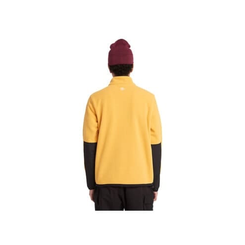 En modell bär den sköna Timberland Outdoor archive fleecejacka (herr) och vänder ryggen mot kameran